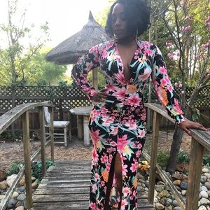 💐Floral Plunging Maxi Dress💐